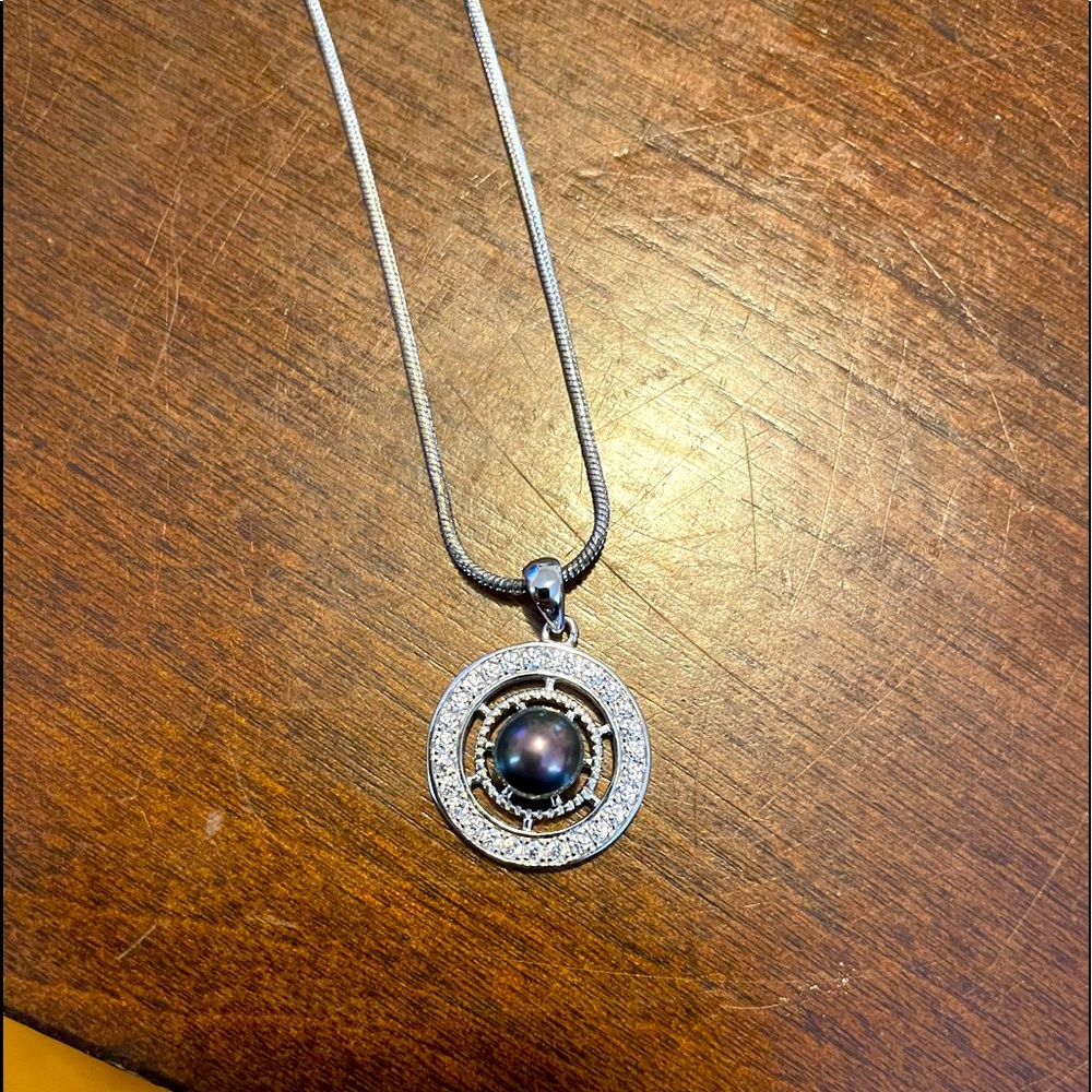 Pearl pendant necklace